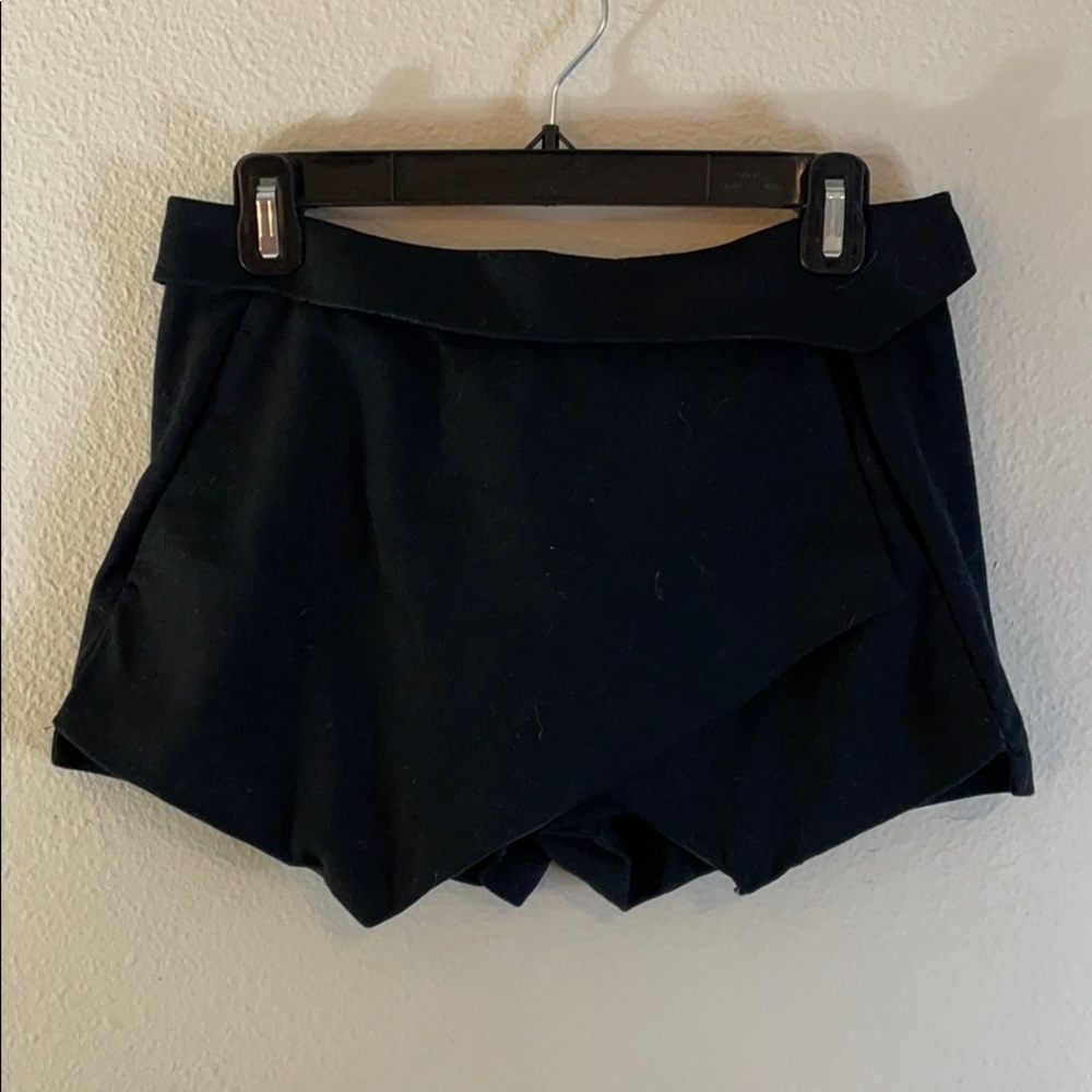 Black skort